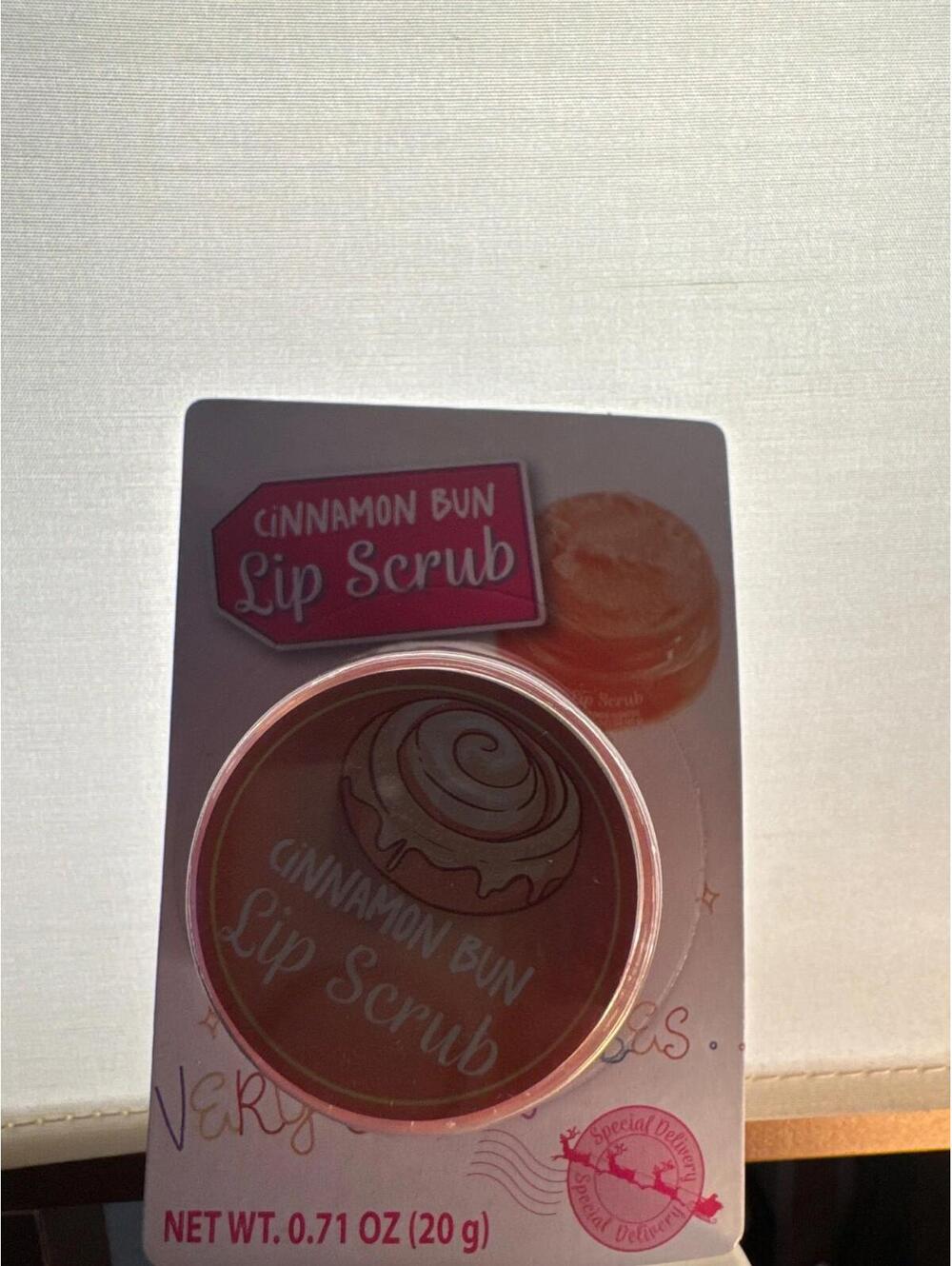 Townley Limited Lip Scrub Cinnamon Bun Very Merry Vibes .71 oz